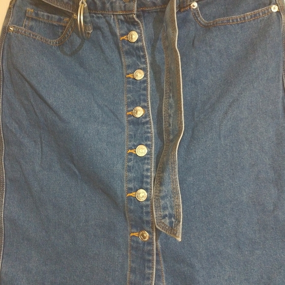 Forever21 denim button down skirt - Picture 3 of 3